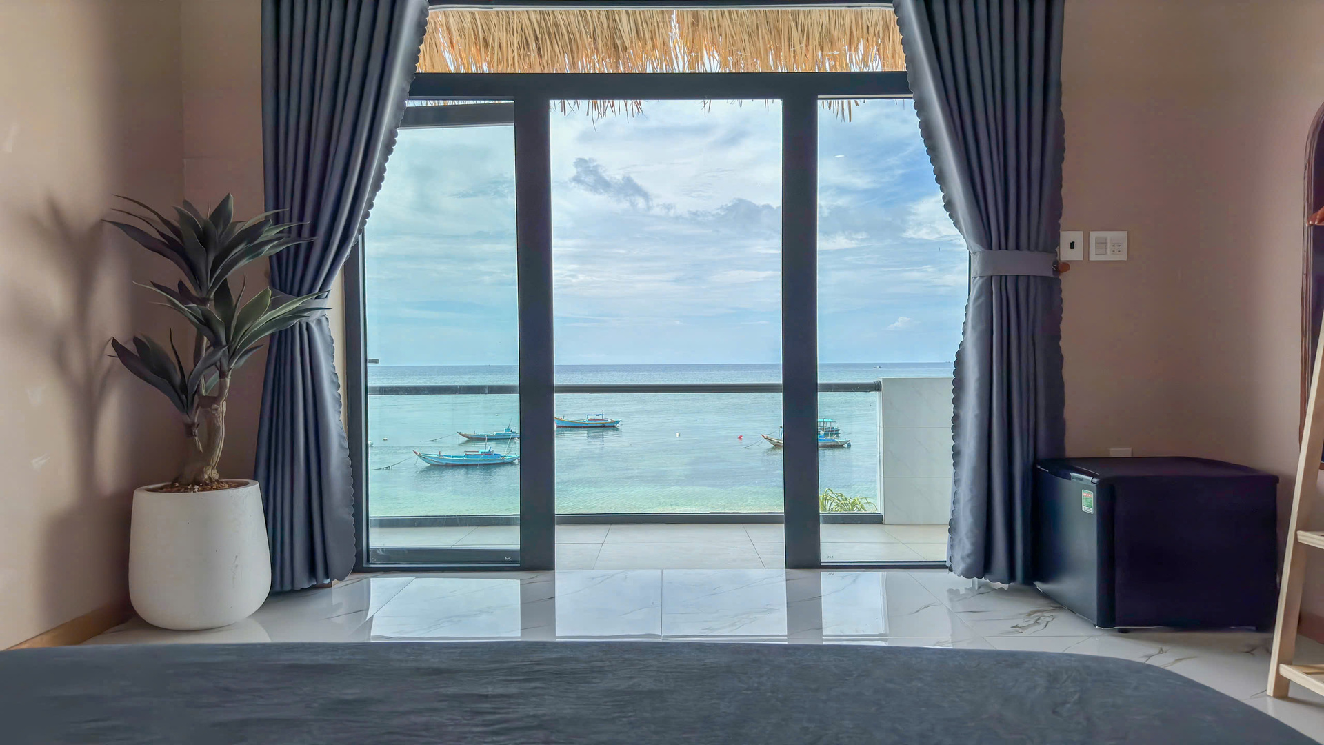 KHÁCH SẠN HƯƠNG BIỂN